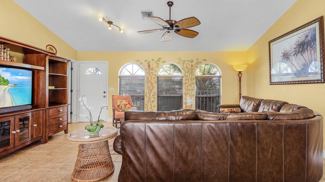 Photo of Livingroom in Bokeelia