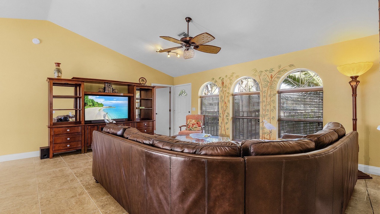 Photo of Livingroom in Bokeelia