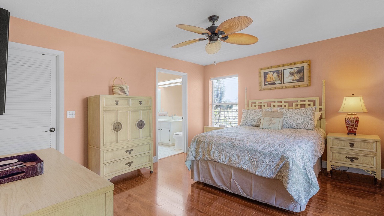 Photo of Bedroom in Bokeelia