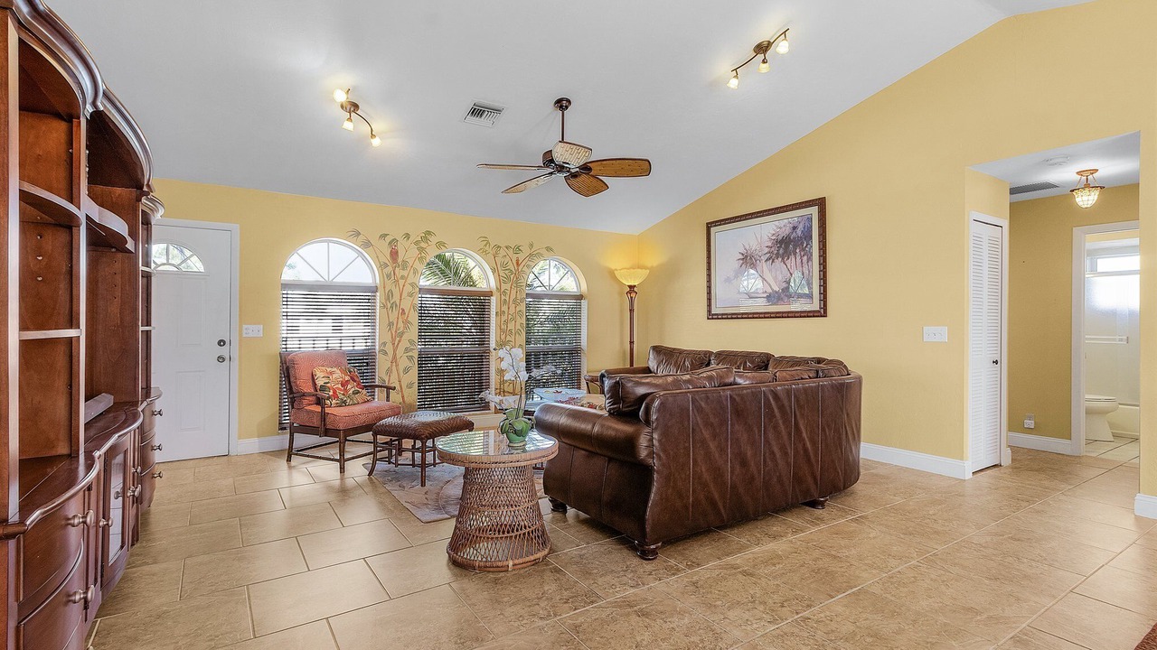 Photo of Livingroom in Bokeelia