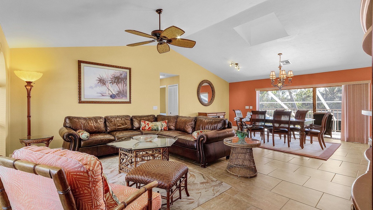 Photo of Livingroom in Bokeelia