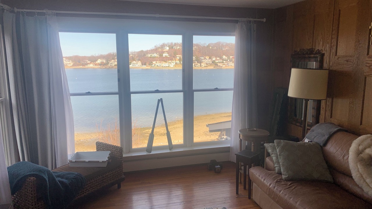 Photo of Livingroom in Centerport