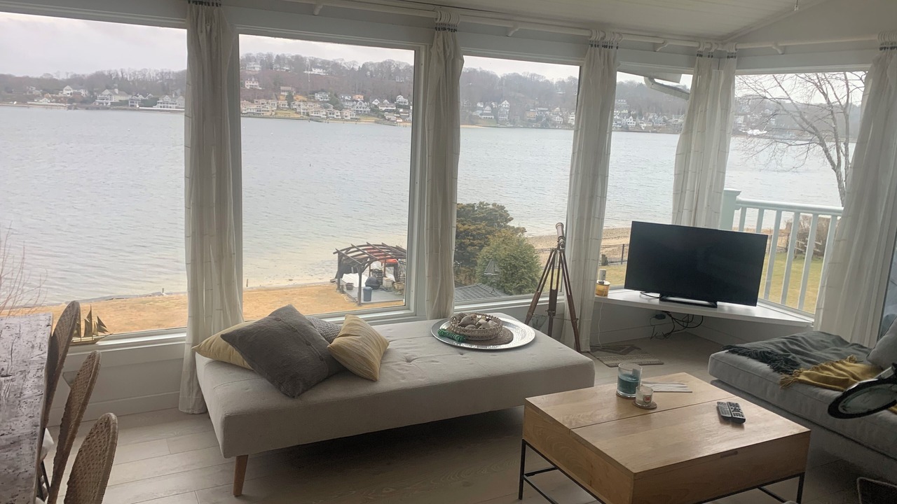 Photo of Livingroom in Centerport