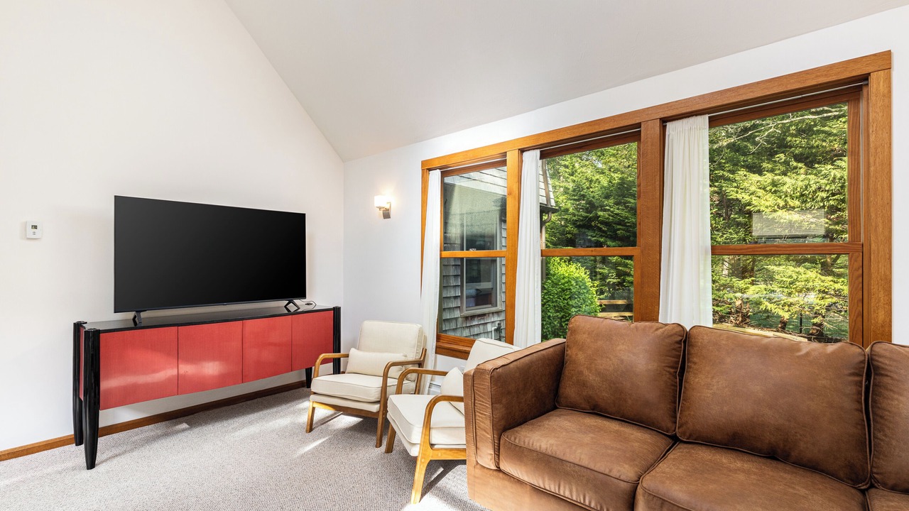 Photo of Livingroom in East Chop
