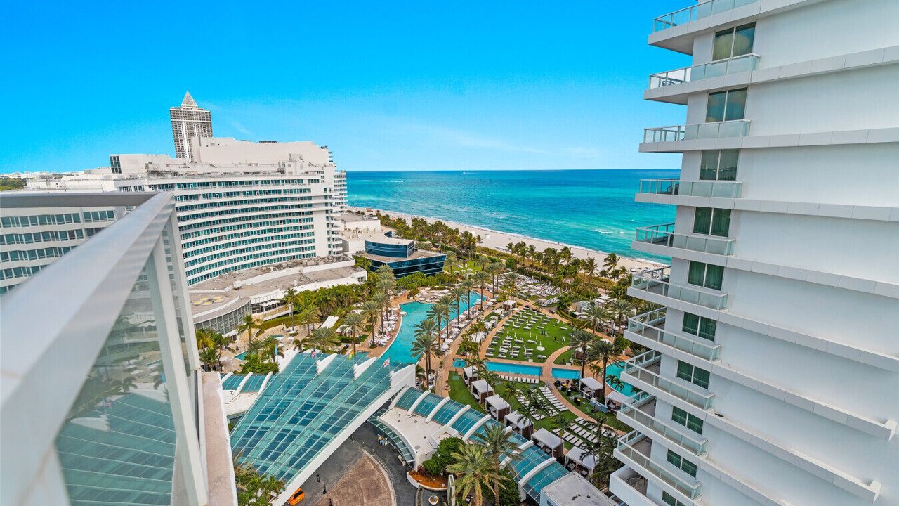 Photo of Patio Balcony in Mid Beach