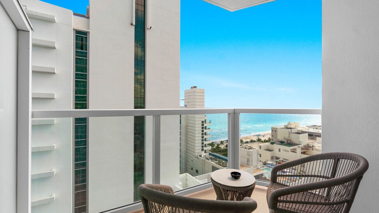 Photo of Patio Balcony in Mid Beach