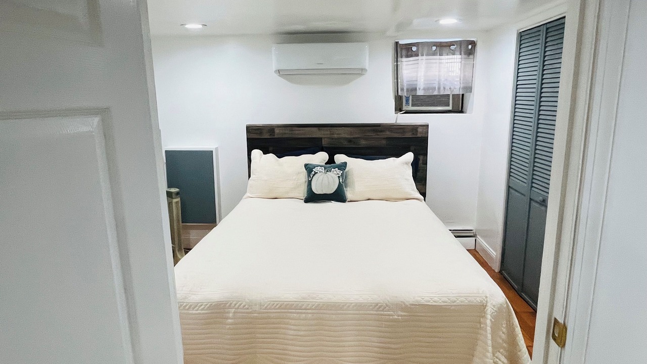 Photo of Bedroom in Throgs Neck