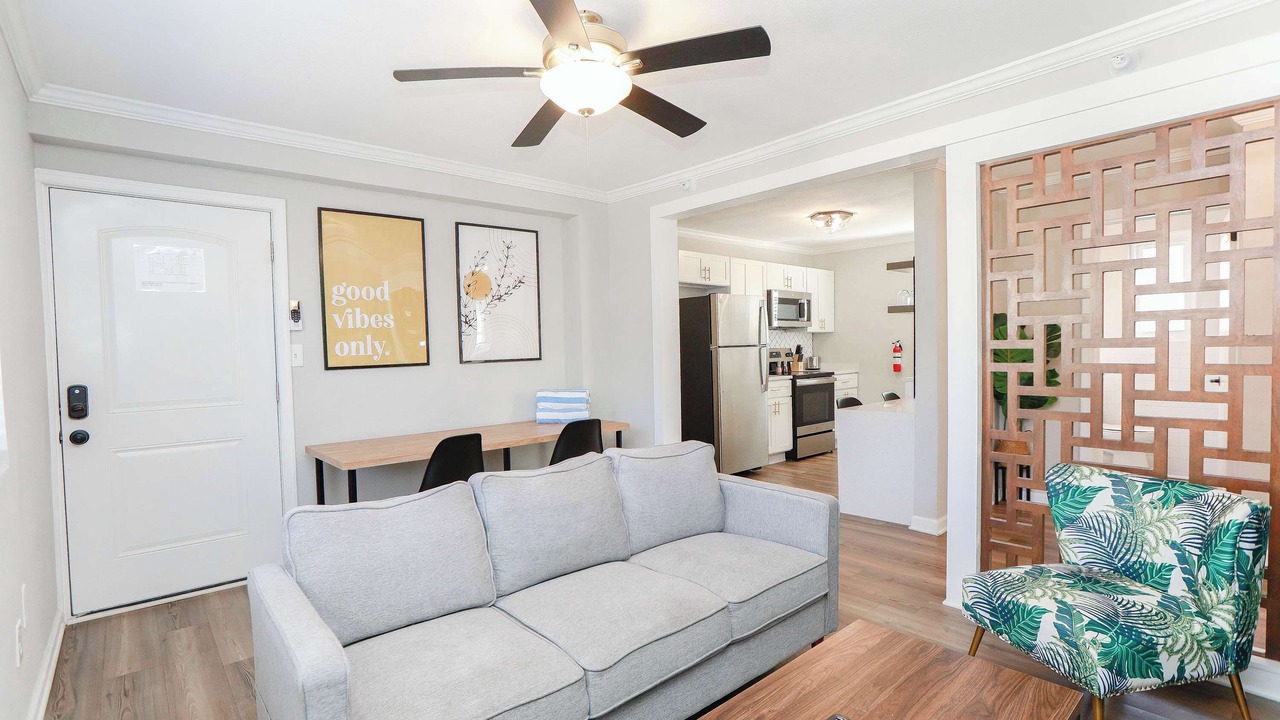 Photo of Livingroom in Bayview