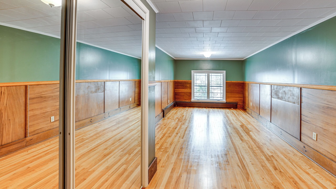 Photo of Bedroom in Lisle