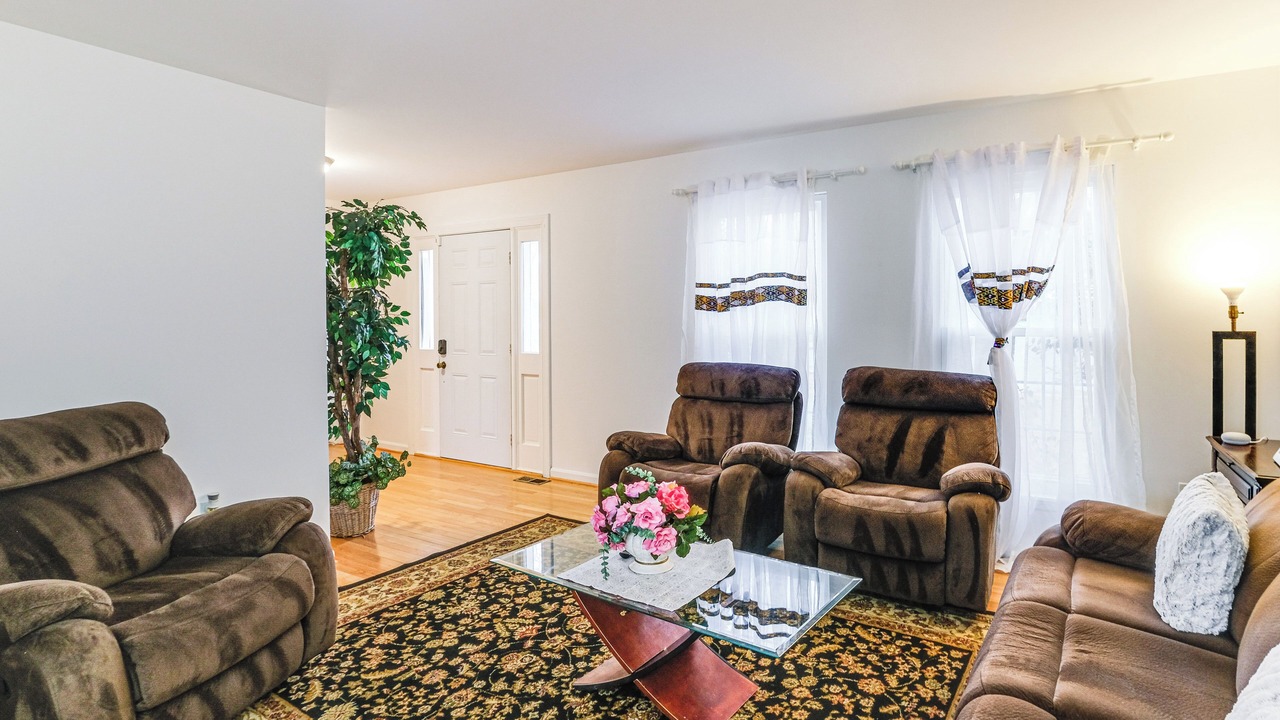 Photo of Livingroom in Lake Ridge