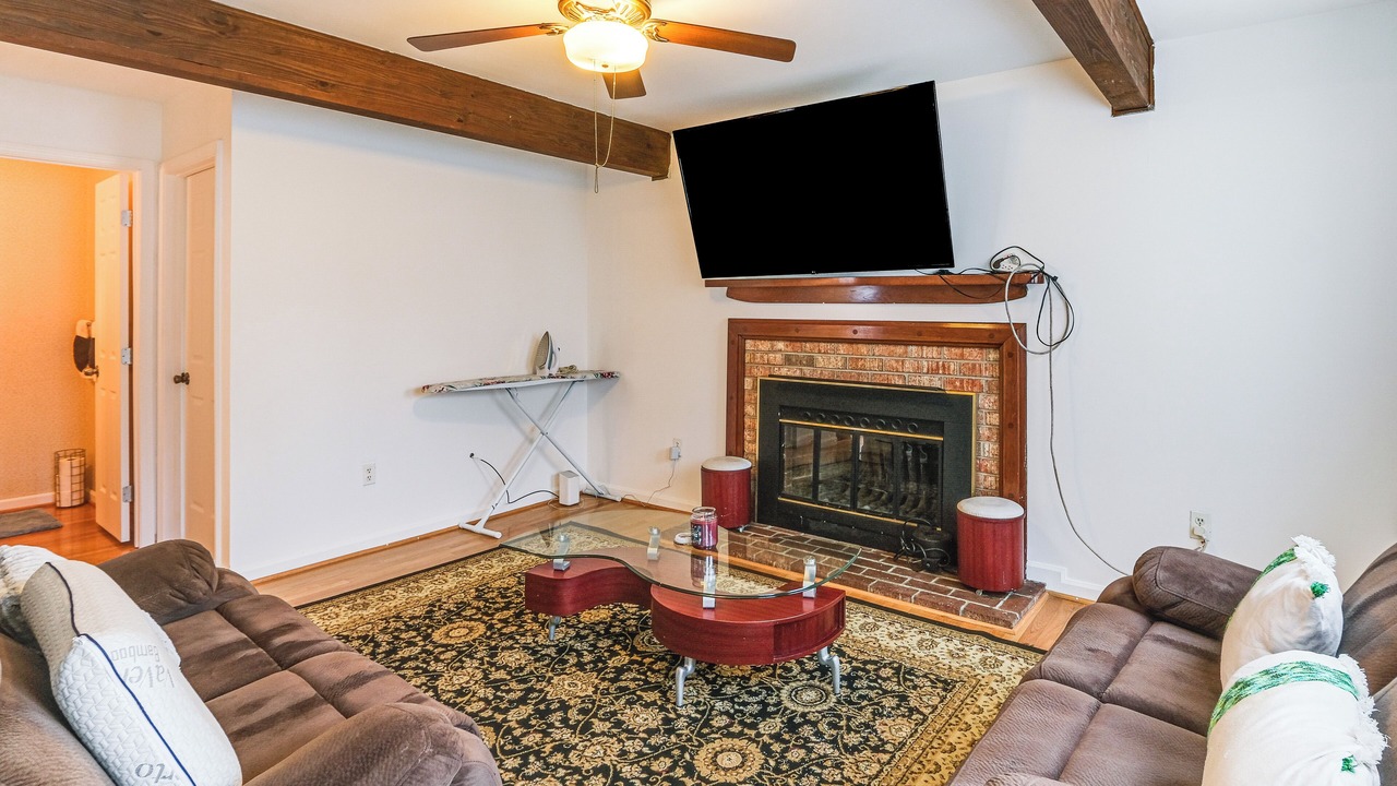 Photo of Livingroom in Lake Ridge