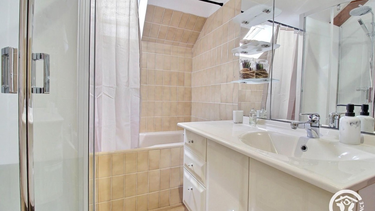 Photo of Bathroom in Saint-Marcel
