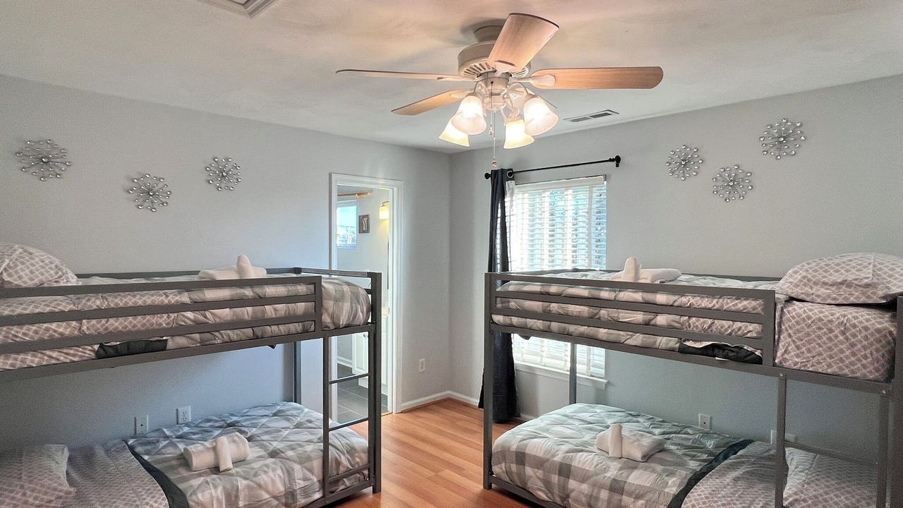 Photo of Bedroom in Willoughby Spit