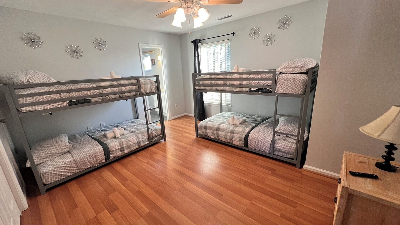 Photo of Bedroom in Willoughby Spit