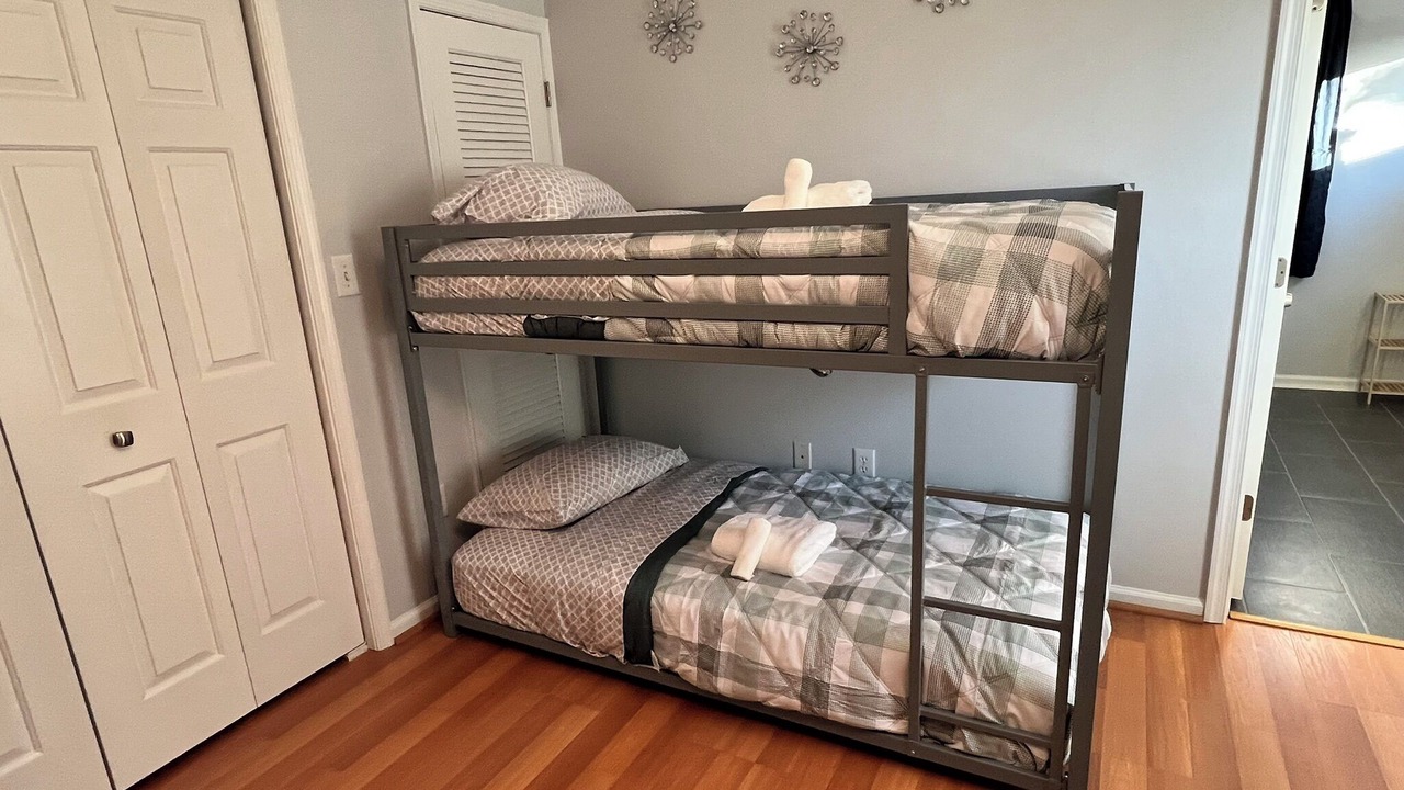 Photo of Bedroom in Willoughby Spit