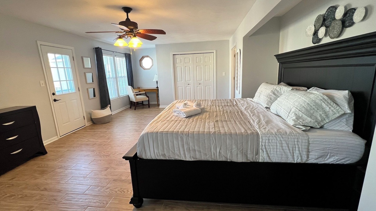Photo of Bedroom in Willoughby Spit