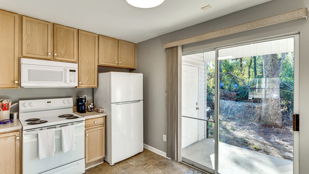 Photo of Kitchen in Lake Bradford -Cascade Lake