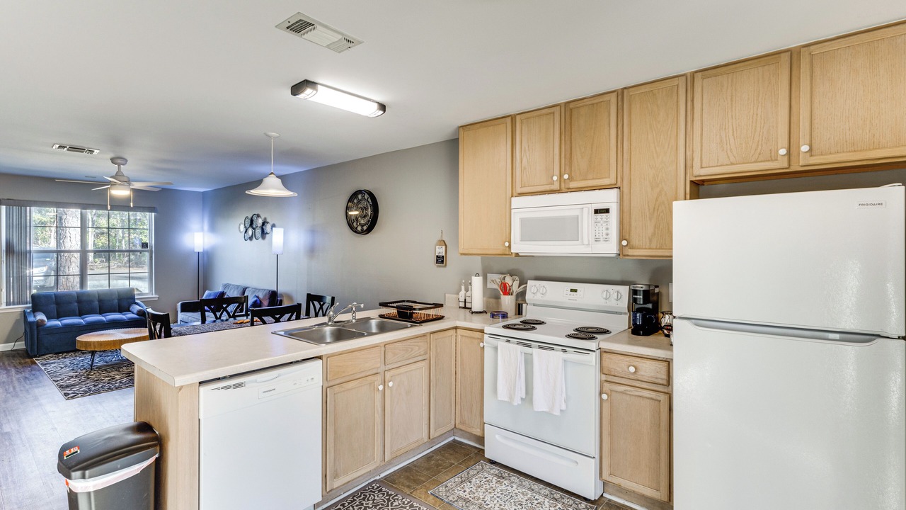 Photo of Kitchen in Lake Bradford -Cascade Lake