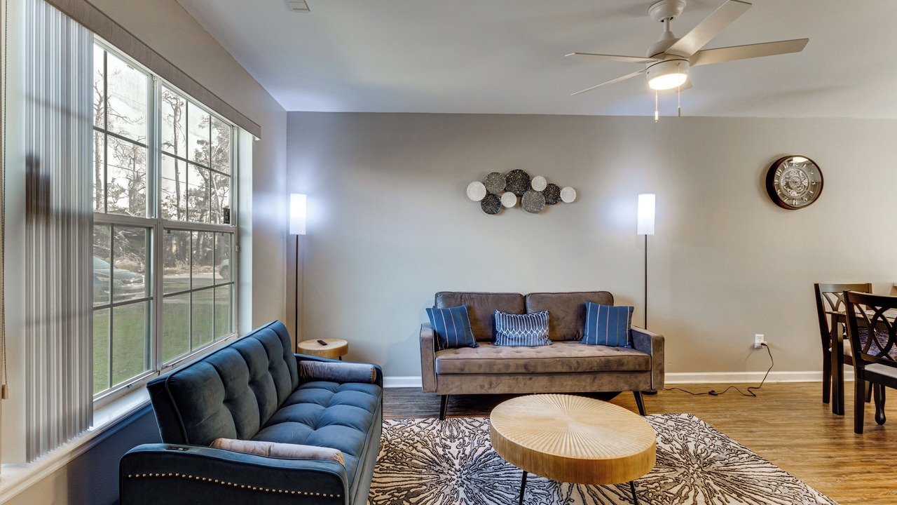 Photo of Livingroom in Lake Bradford -Cascade Lake