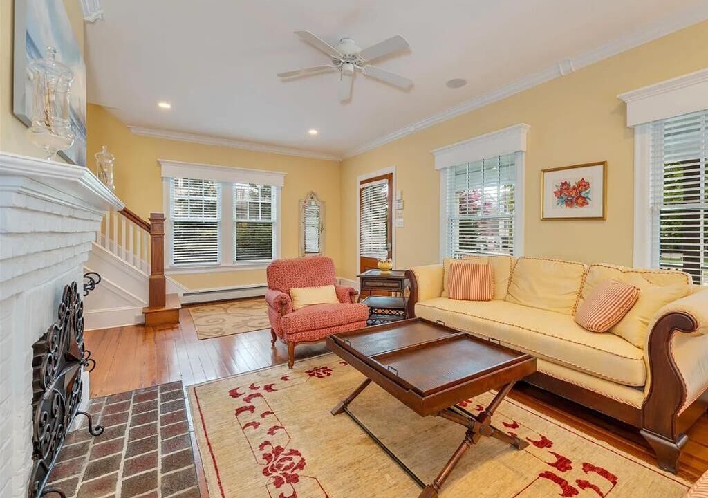 Photo of Livingroom in Admiral Estates