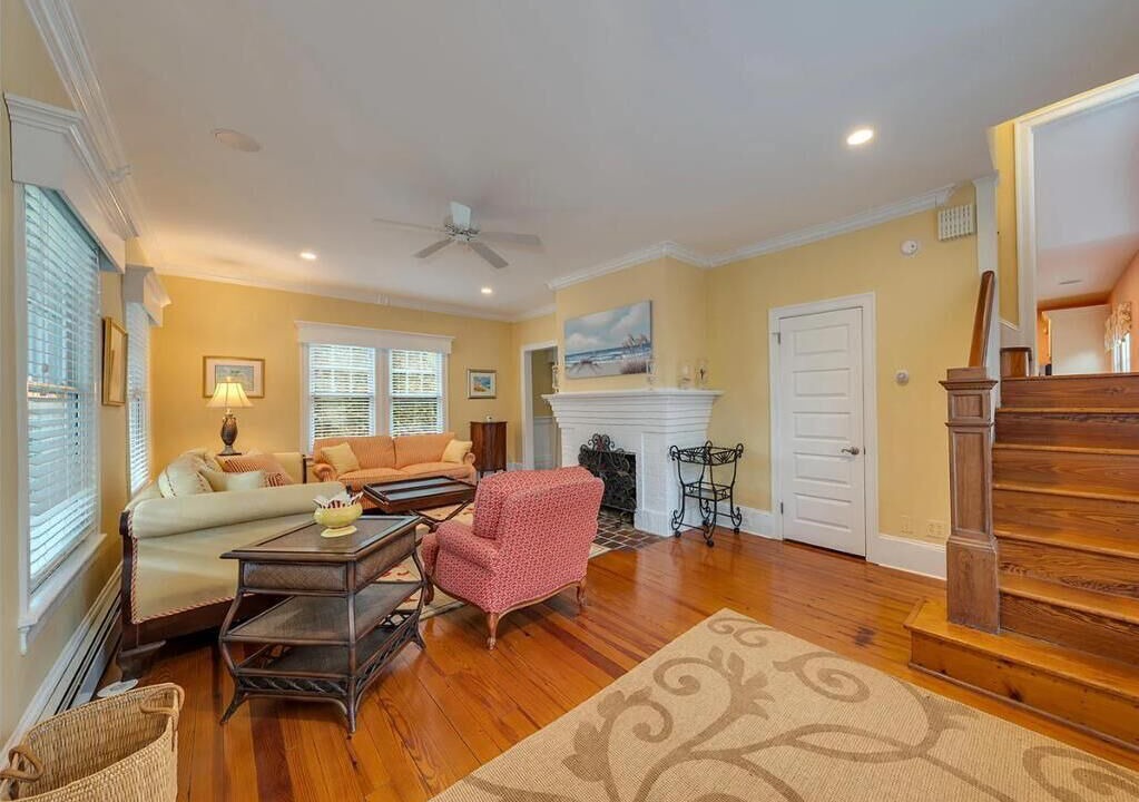 Photo of Livingroom in Admiral Estates