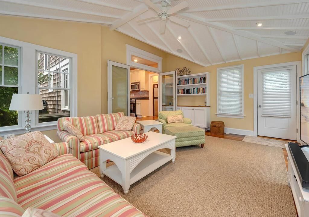 Photo of Livingroom in Admiral Estates