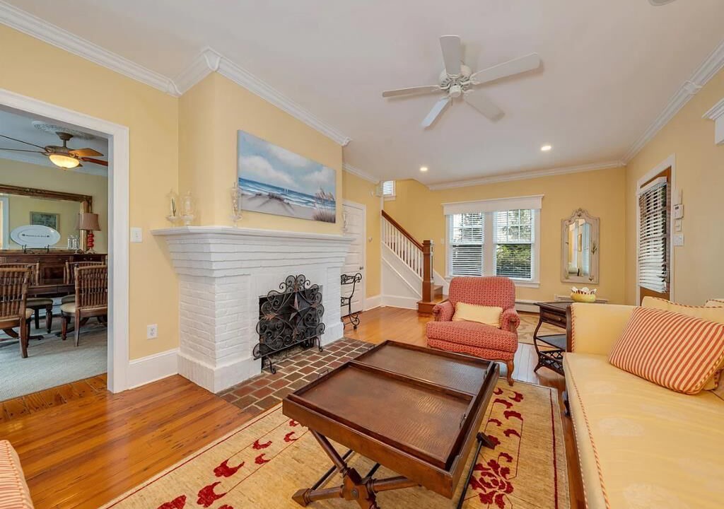Photo of Livingroom in Admiral Estates