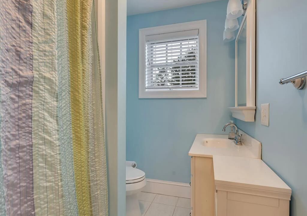Photo of Bathroom in Admiral Estates
