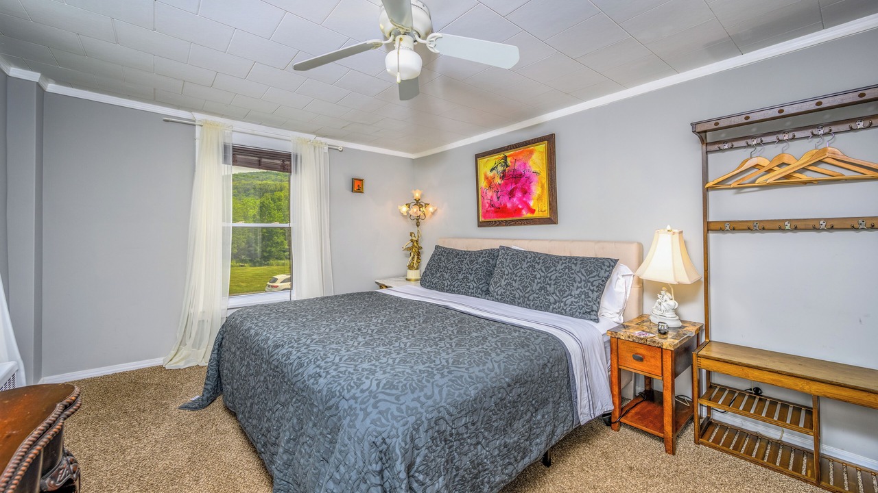 Photo of Bedroom in Maplecrest
