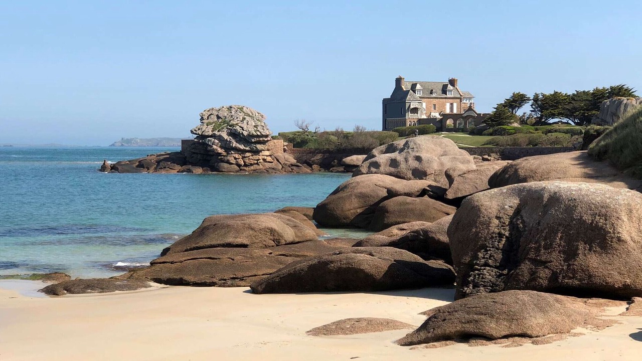 Photo of Others in Cote de Granit Rose