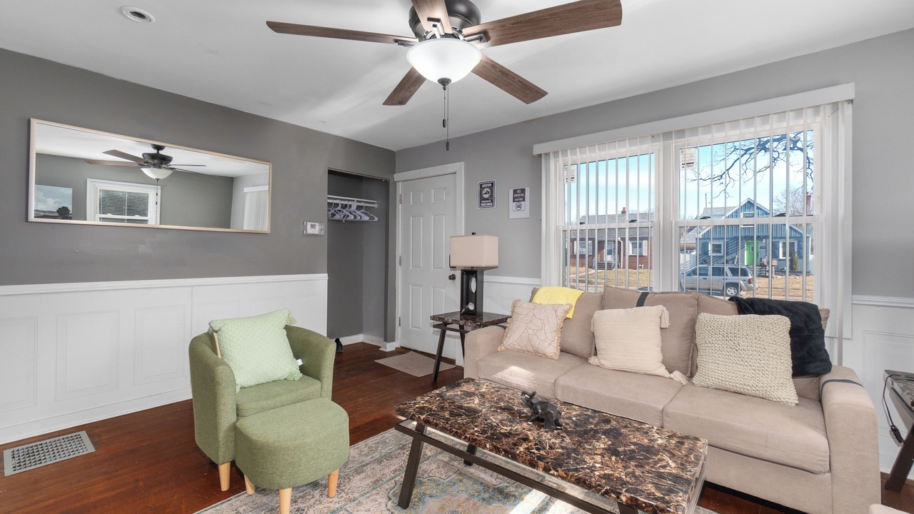 Photo of Livingroom in Gary