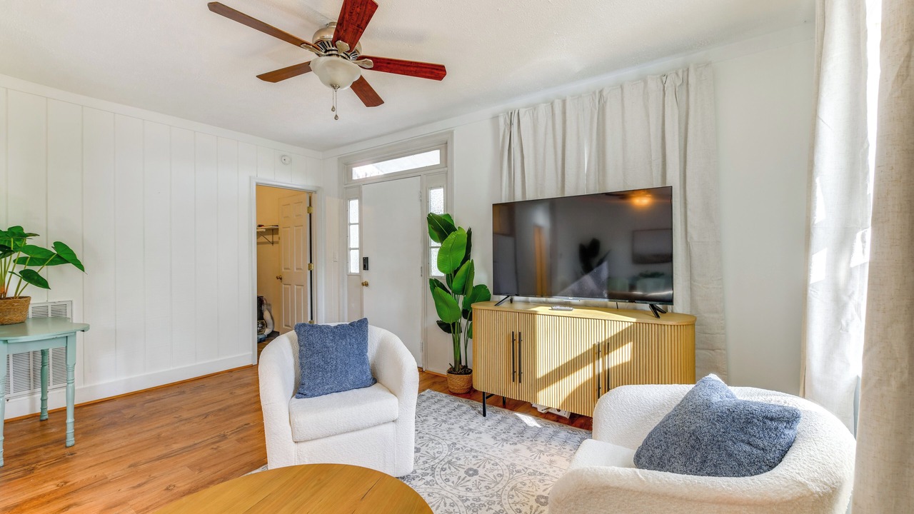 Photo of Livingroom in Colonial Beach