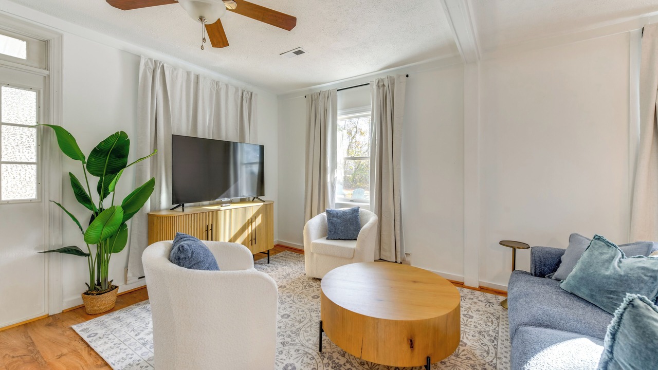 Photo of Livingroom in Colonial Beach