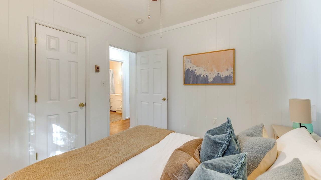 Photo of Bedroom in Colonial Beach