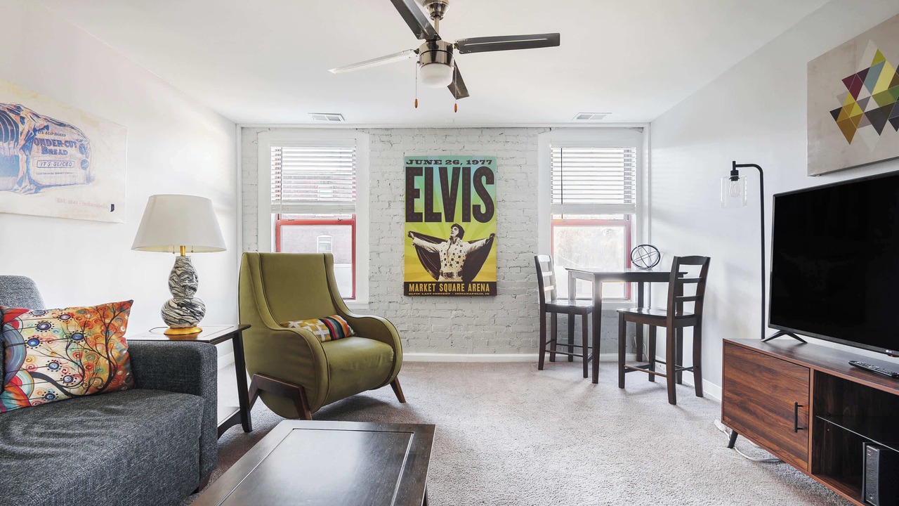 Photo of Livingroom in Mile Square