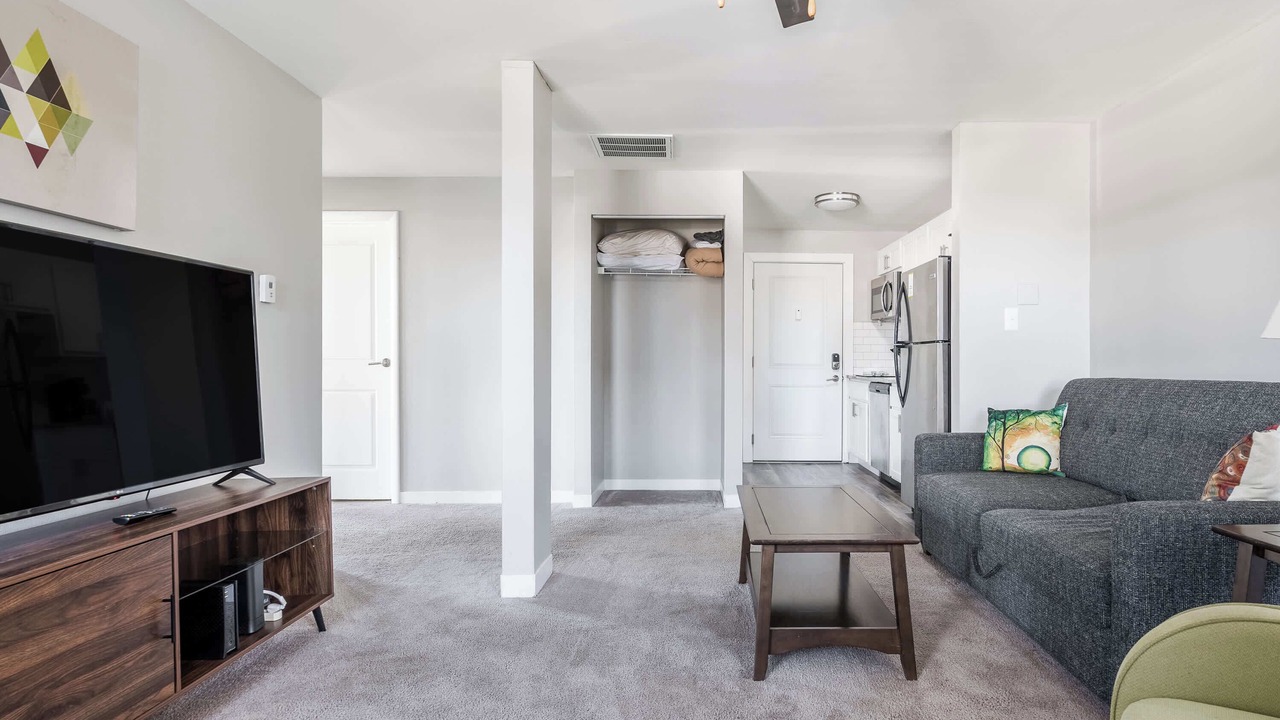Photo of Livingroom in Mile Square