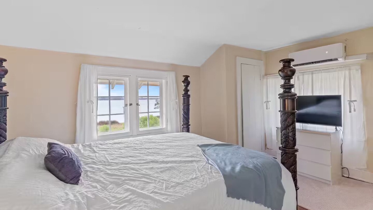 Photo of Bedroom in North