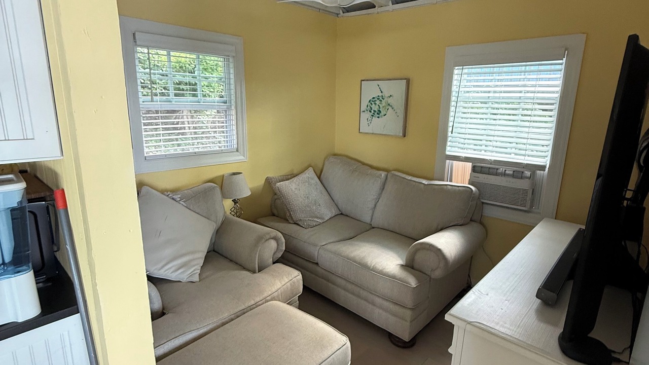 Photo of Livingroom in Baiting Hollow