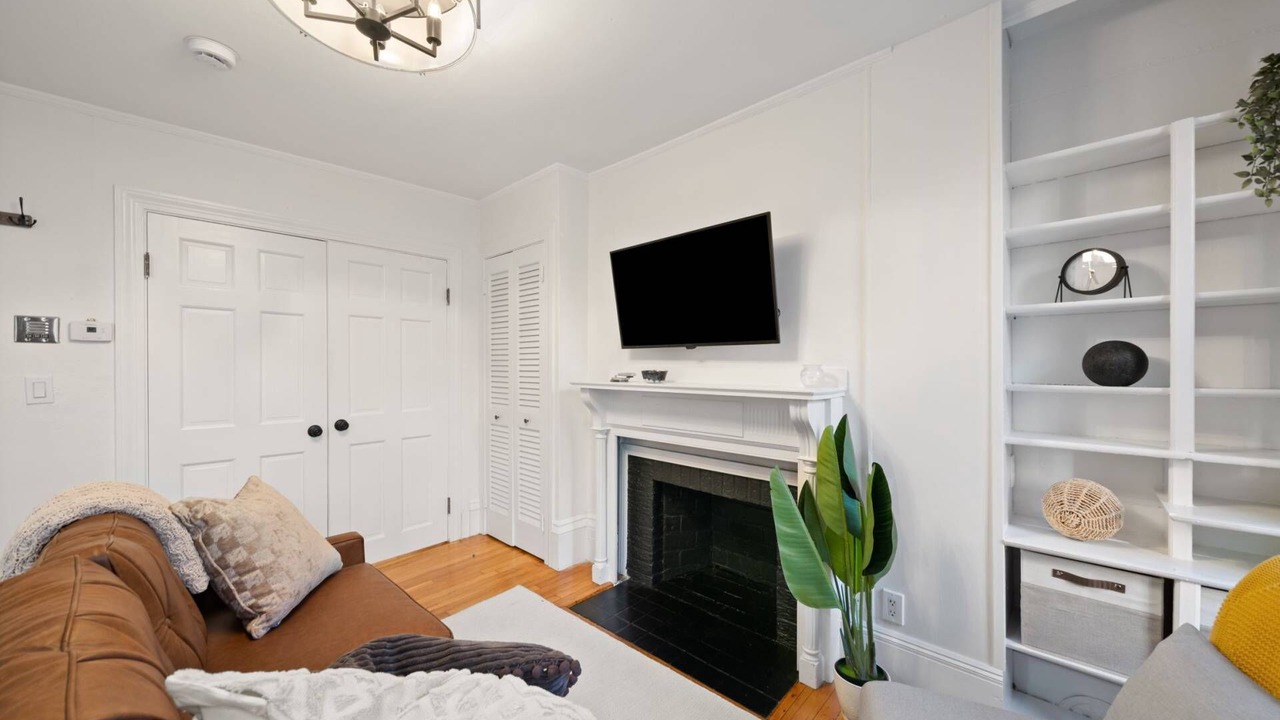 Photo of Livingroom in Beacon Hill
