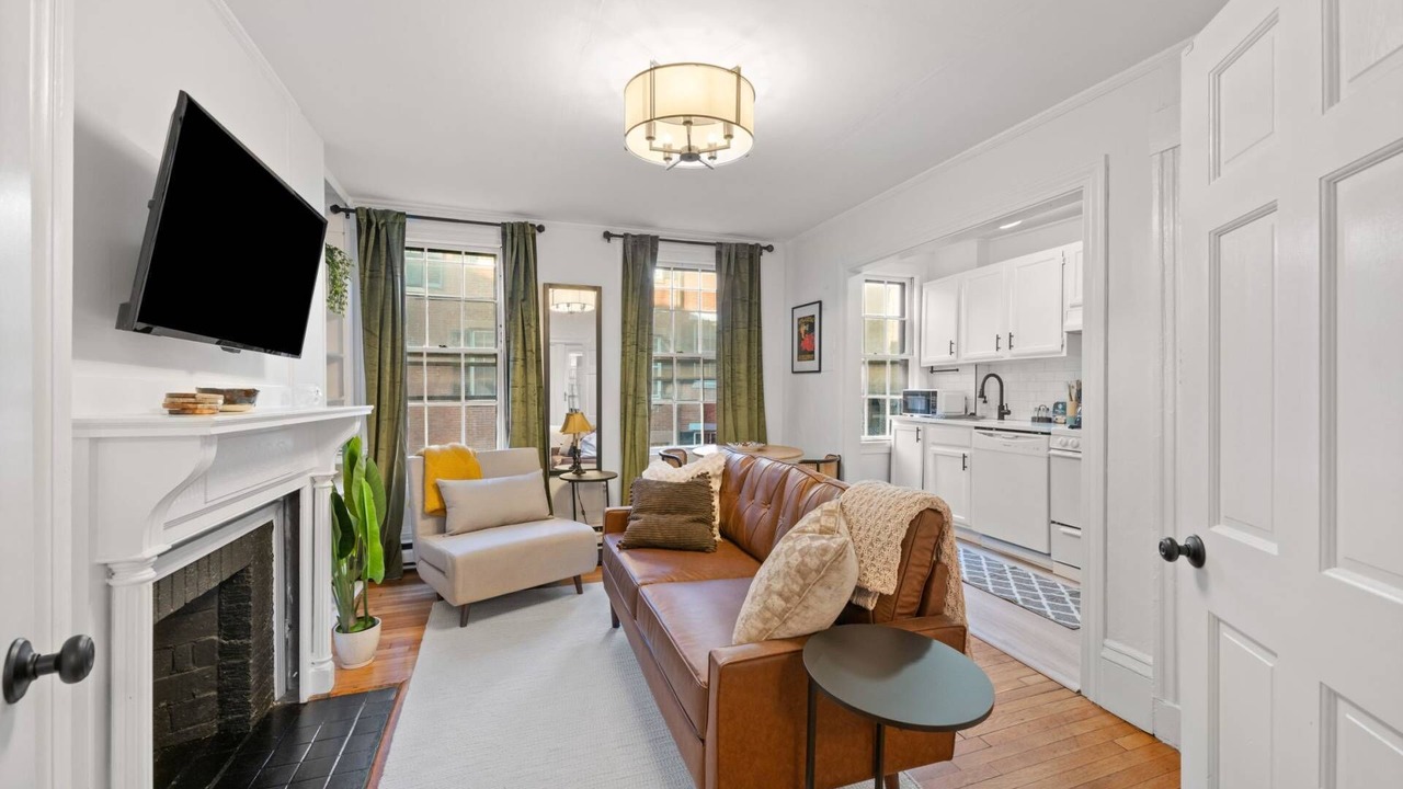 Photo of Livingroom in Beacon Hill