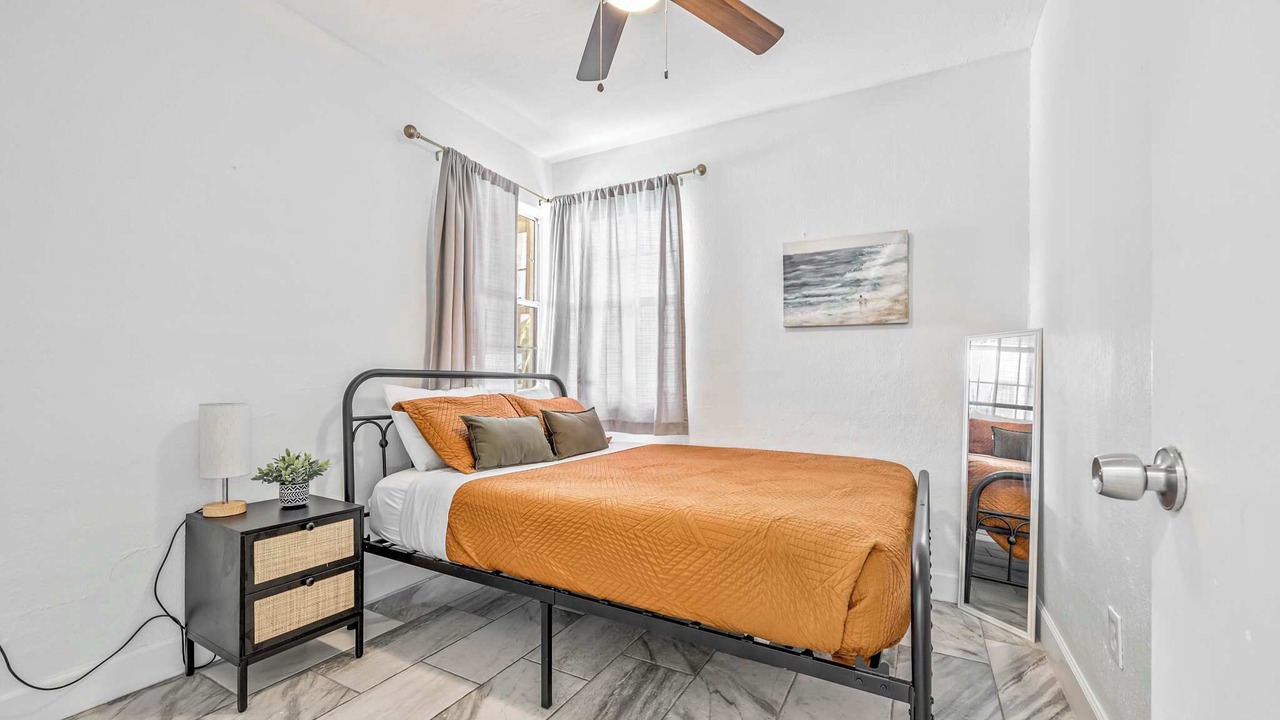 Photo of Bedroom in Orlando Beach