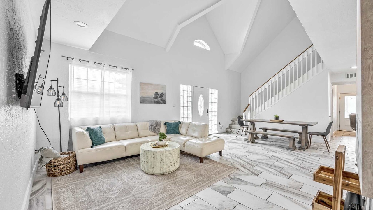 Photo of Livingroom in Orlando Beach