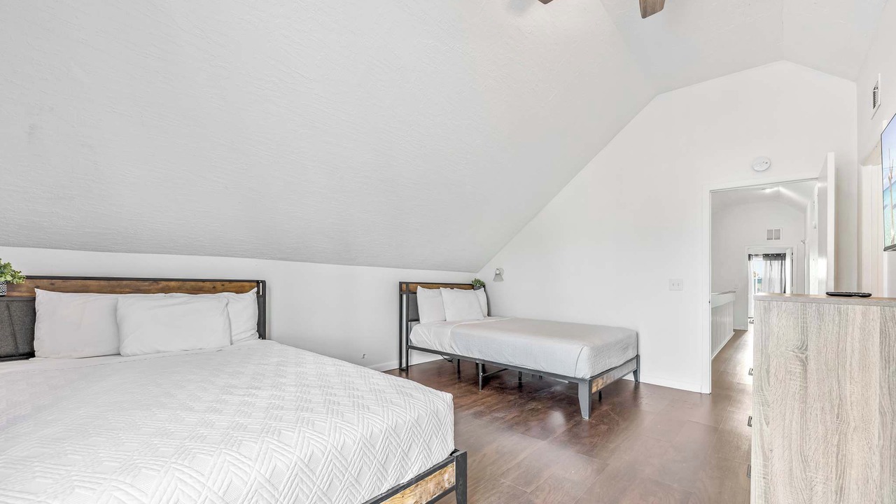 Photo of Bedroom in Orlando Beach