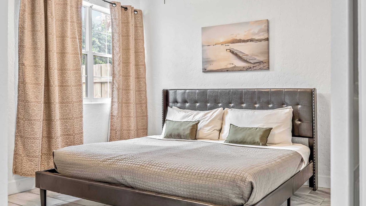 Photo of Bedroom in Orlando Beach
