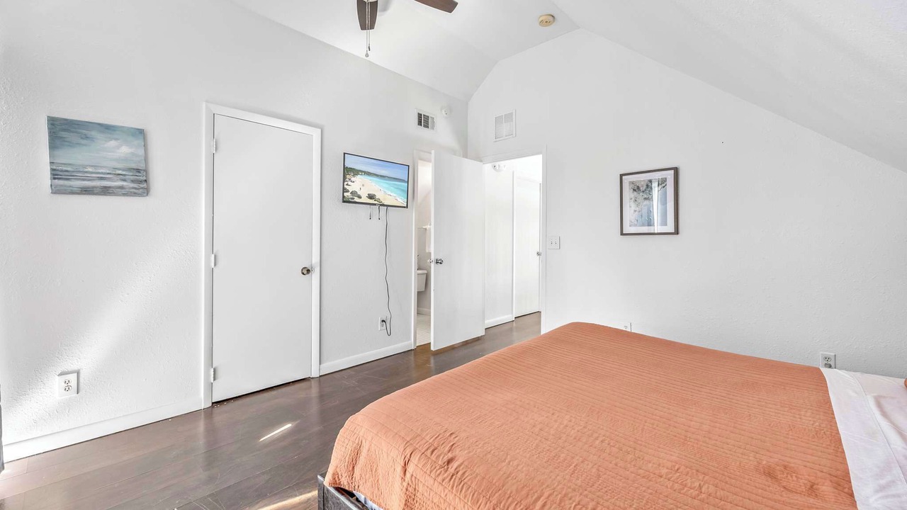 Photo of Bedroom in Orlando Beach
