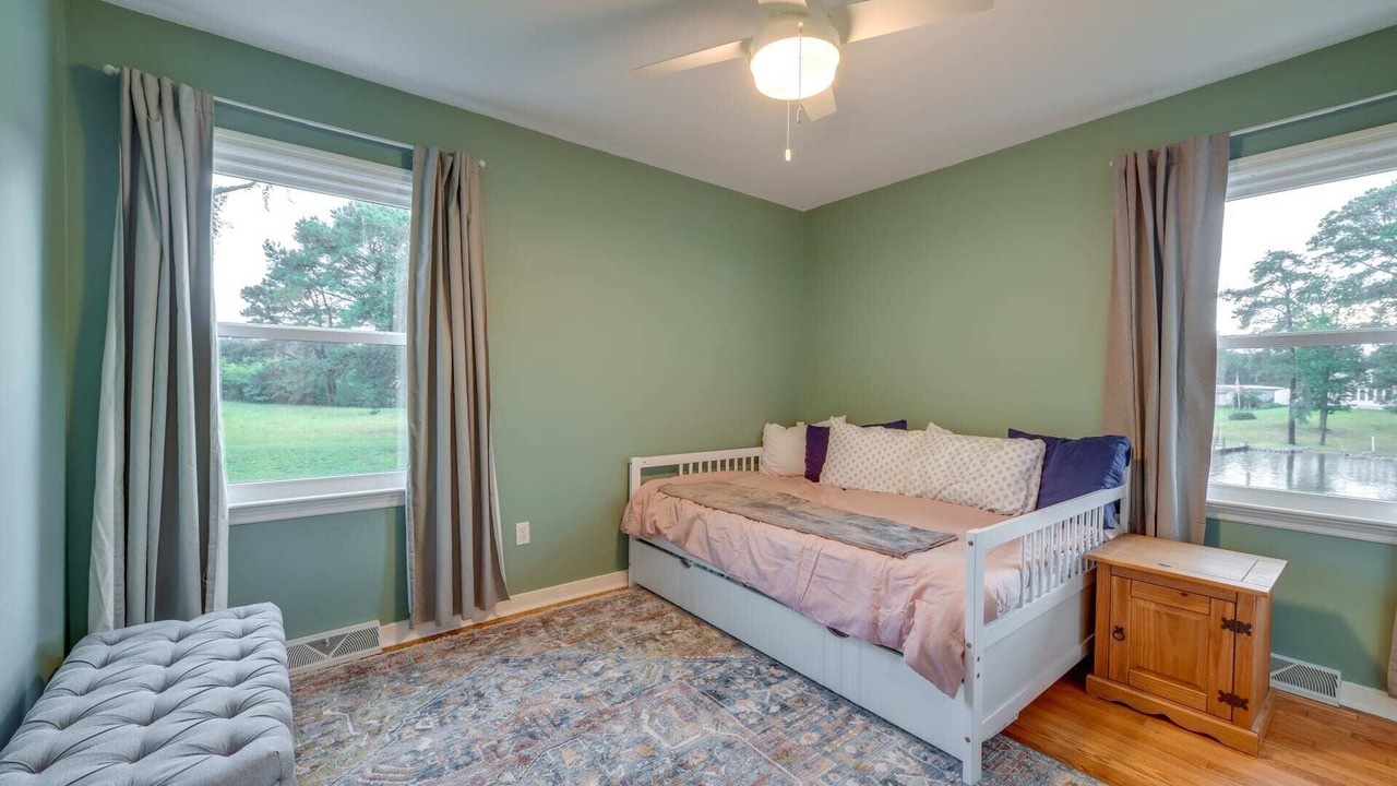Photo of Bedroom in Weems