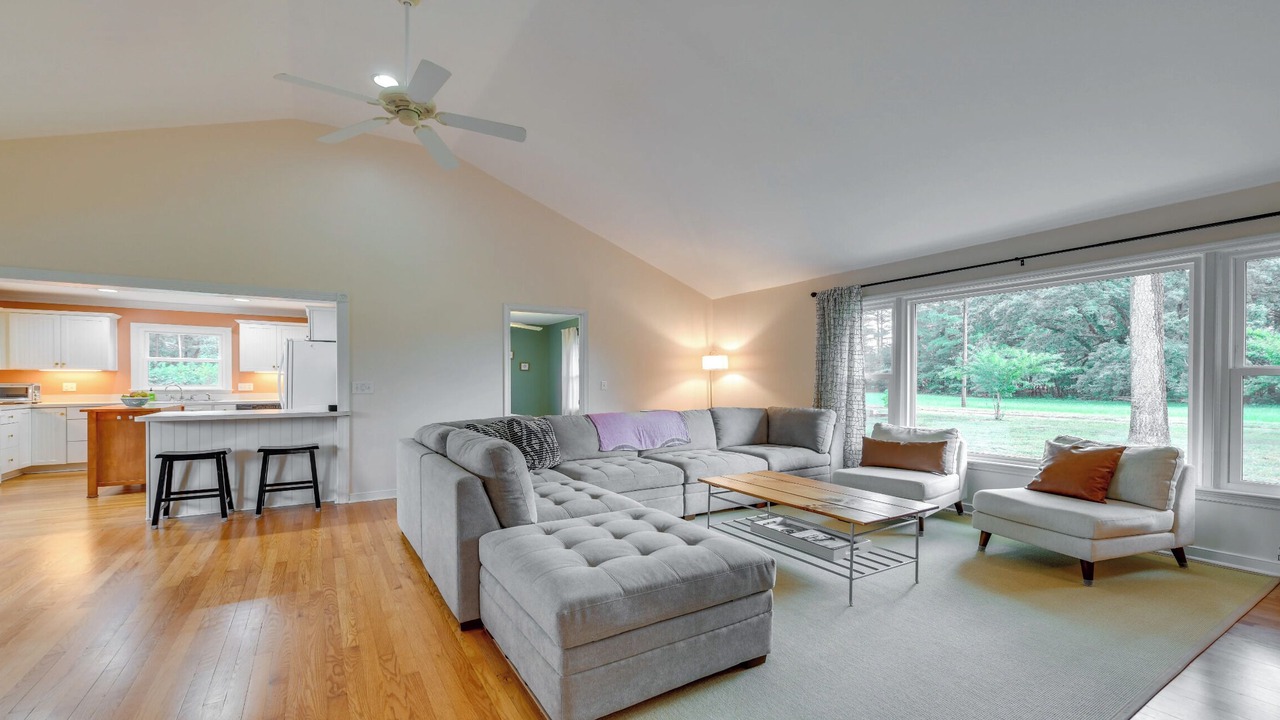 Photo of Livingroom in Weems