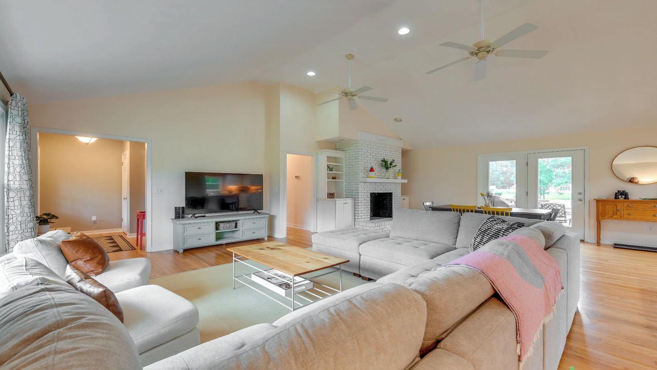 Photo of Livingroom in Weems