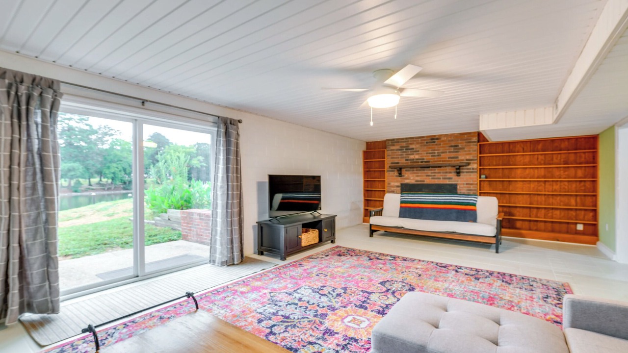 Photo of Livingroom in Weems