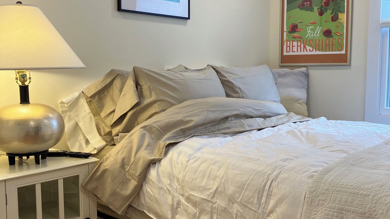 Photo of Bedroom in Lee